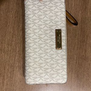 Barely used Micheal kors wallet